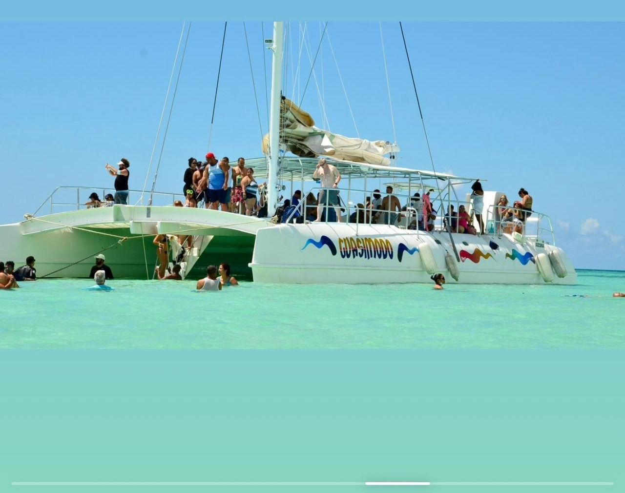 Isla Catalina — Catamarán y Snorkel